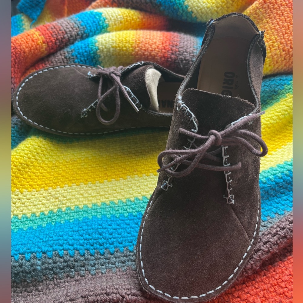 Women’s Clarks brown suede Faraway shoes. Size 9.